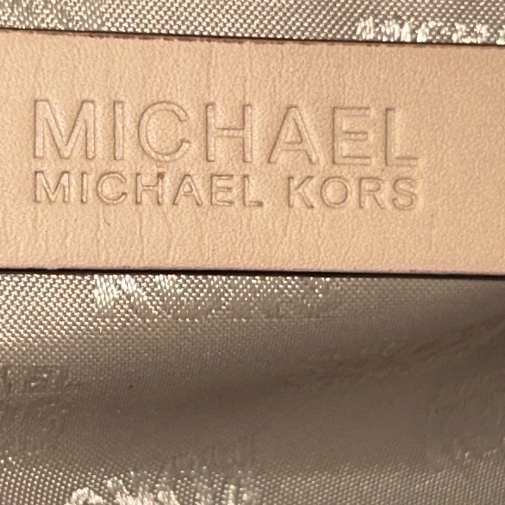 Pre loved Michael Kors patent Cindy dome satchel - Picture 7 of 10